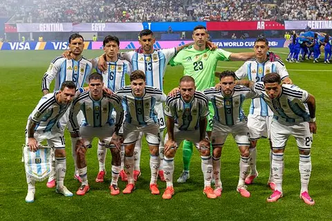 تشكيل مباراة الأرجنتين وسويسرا.. ميسي يواجه تشاكا